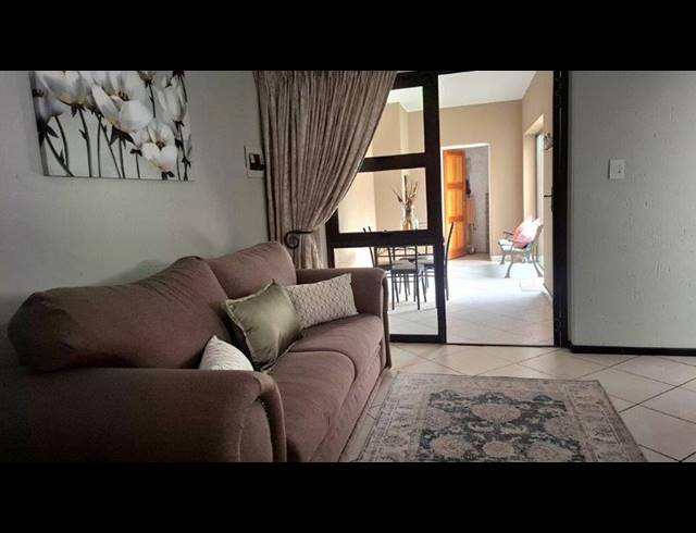 2 BEDROOM PROPERTY TO RENT IN GOEDEBURG
